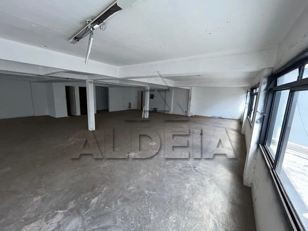 Sobreloja para locação – 244 m²Excelente sobreloja comercial com 244 m², localiz...