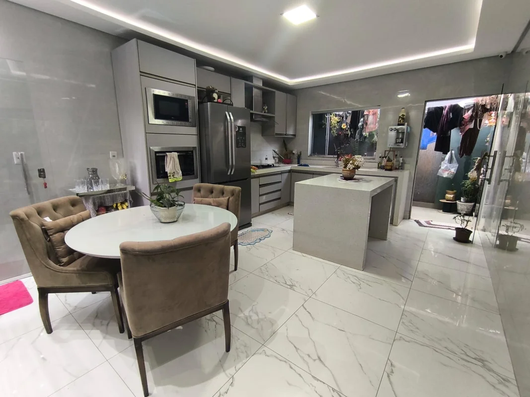 CASA MODERNA À VENDA — QR 615 | SAMAMBAIA NORTEImóvel moderno, bem distribuído e...