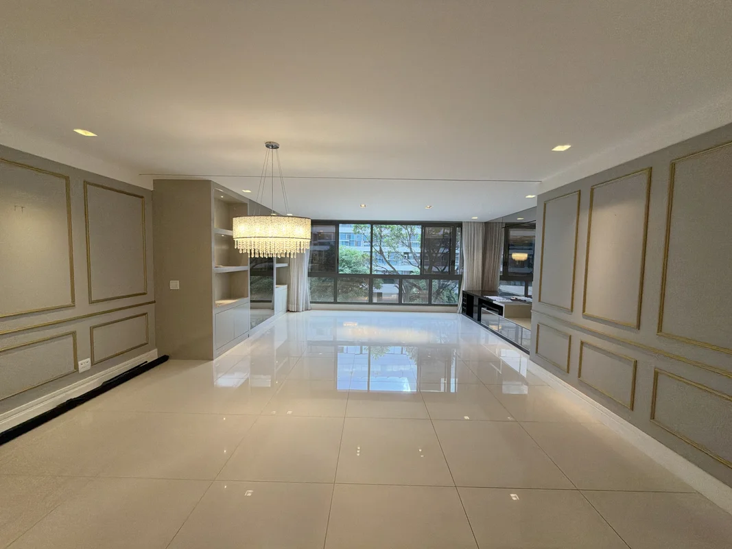Amplo apartamento de 152 m², totalmente reformado para oferecer máximo conforto ...