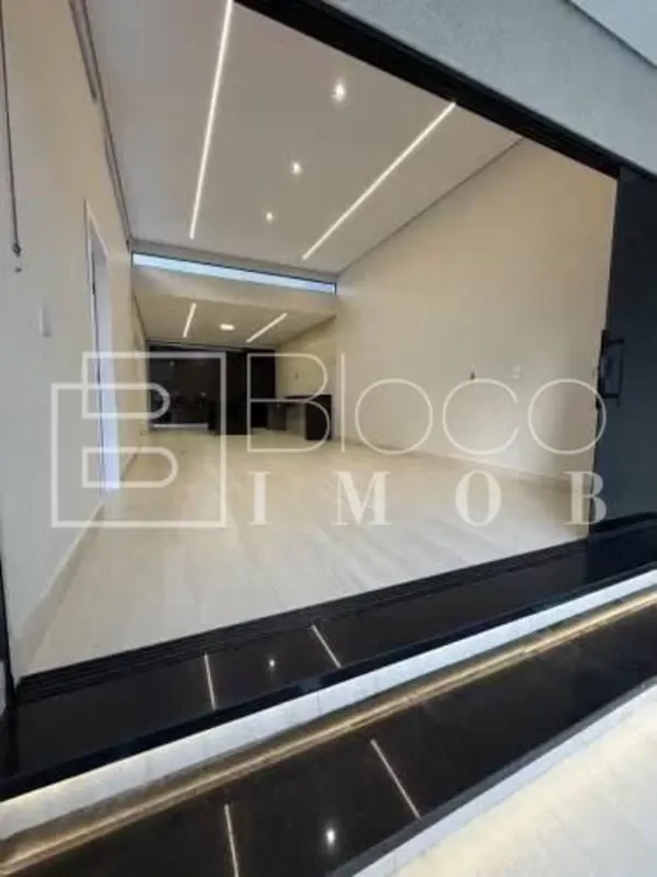 Casa de Alto Padrão na Laje com Área Gourmet - QR 108, Samambaia SulSe você busc...