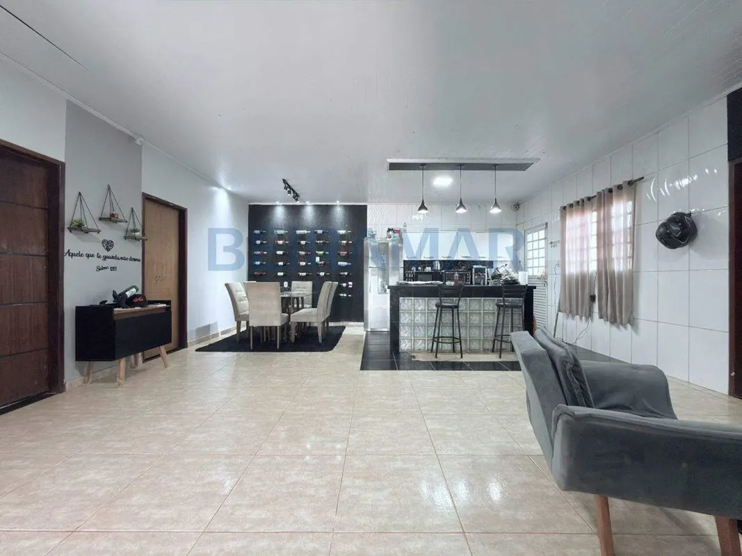 Esta magnífica casa oferece uma infraestrutura completa de lazer e segurança par...
