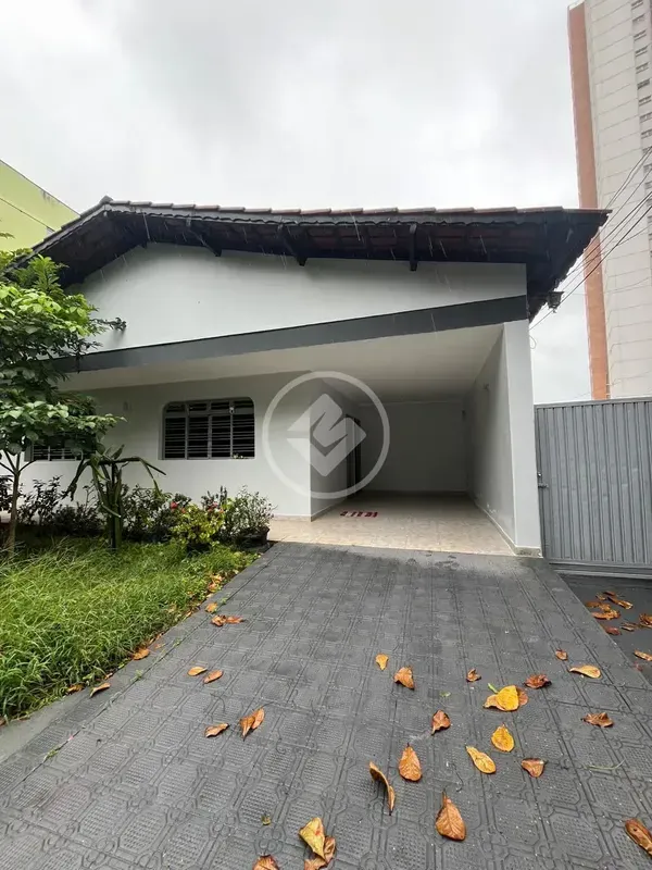 Casa Ã  venda em uma das regiÃµes mais tradicionais e valorizadas de GoiÃ¢nia, n...