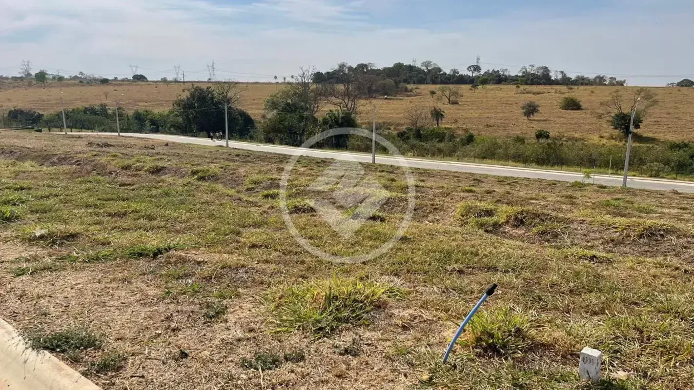 Ãgio de lote em condomÃ­nio Vinhas Flamboyant Qd 10 Lt 09 Perto da Ã¡rea de laz...