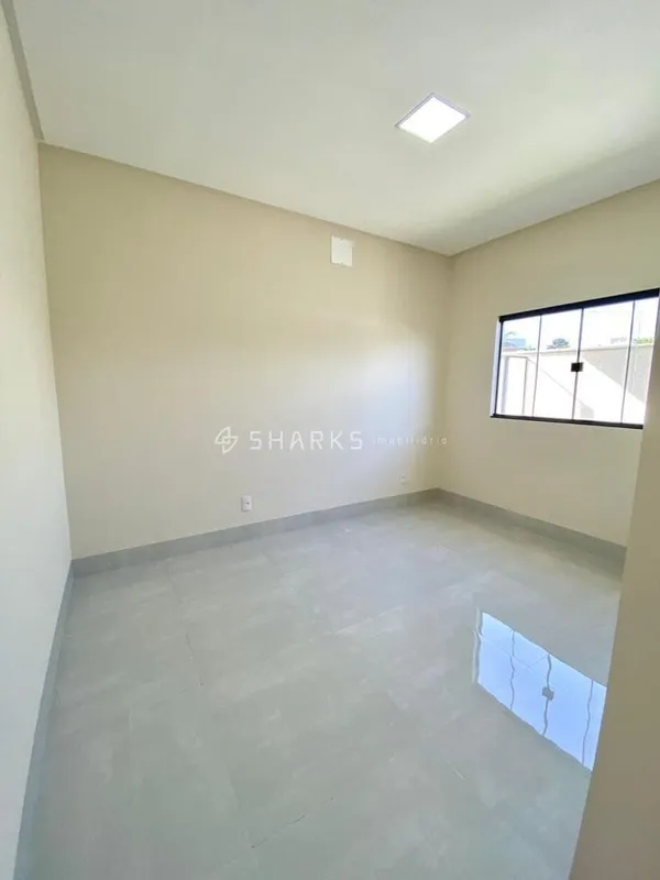Disponível para venda, esta casa nova no Condomínio Vale Verde oferece: Área do ...