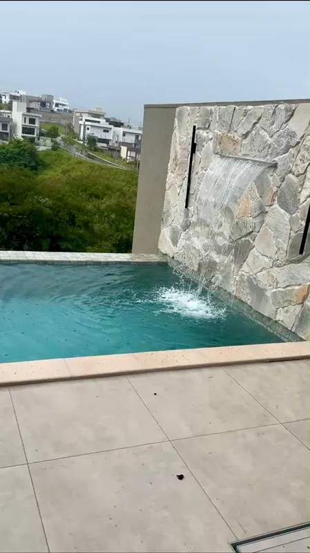Casa localizada na melhor região do Jardins Nápoles, fundo para mata. Parte supe...