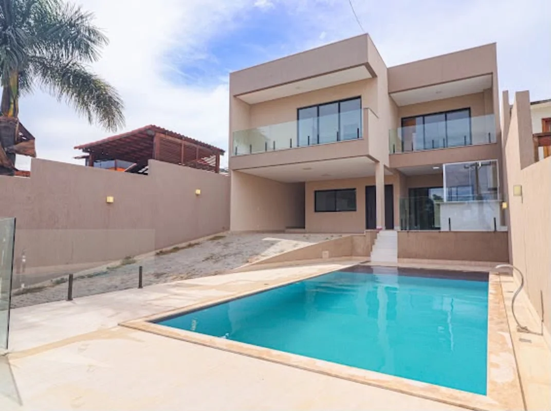Excelente casa de 2 andares, localizada no Condomínio Jardim Botânico 5, ideal p...