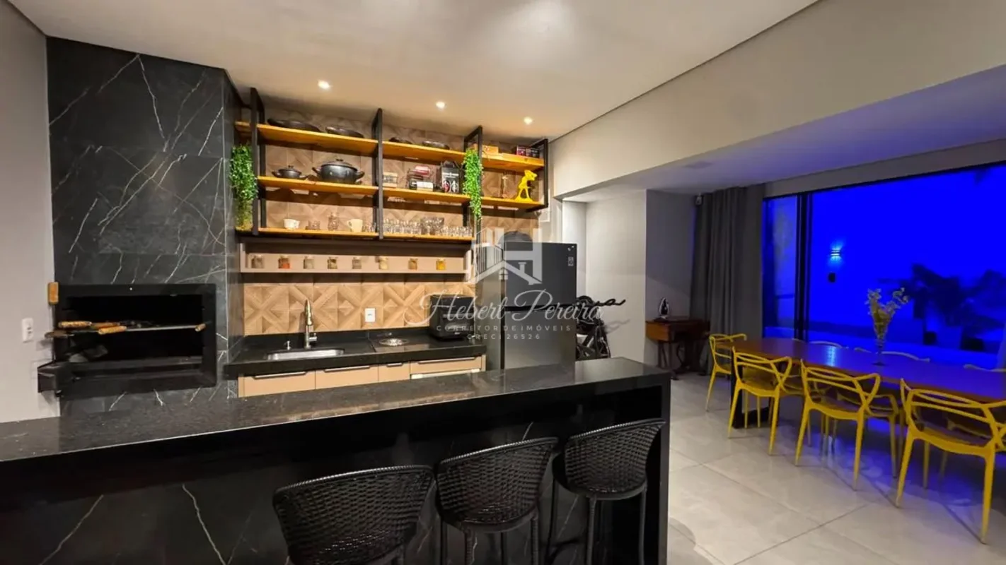 HP VENDE: Casa Espetacular com 4 Suítes Piscina e Área Gourmet no Setor de Mansõ...