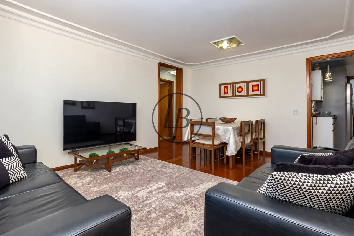 Belíssimo apartamento vazado, em andar alto e muito iluminado!O grande diferenci...