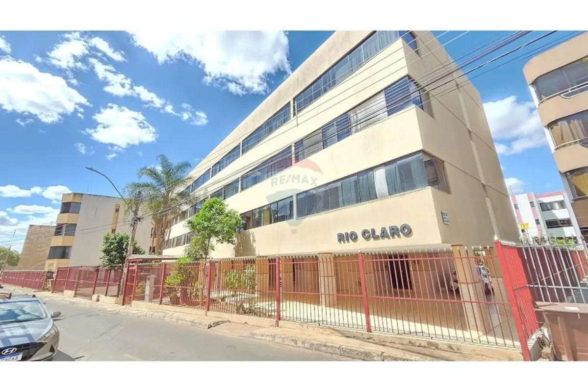 Imagine viver em um apartamento vazado, que garante luz natural e ventilação o d...