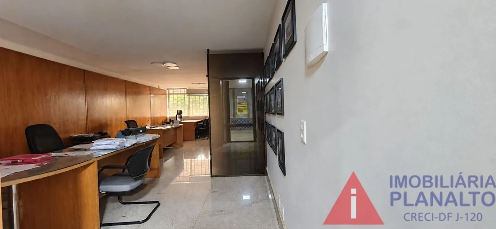  SALA COMERCIAL PARA LOCAÇÃO - ASA SUL Excelente sala comercial de 35m2, reforma...
