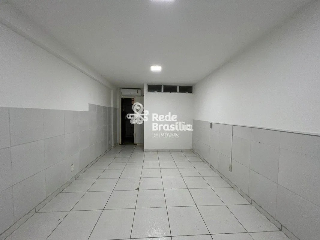 CLN 114 | LOJA TÉRREA | 23M² | PORTA DE BLINDEX | GRADE DE PROTEÇÃOExcelente loj...