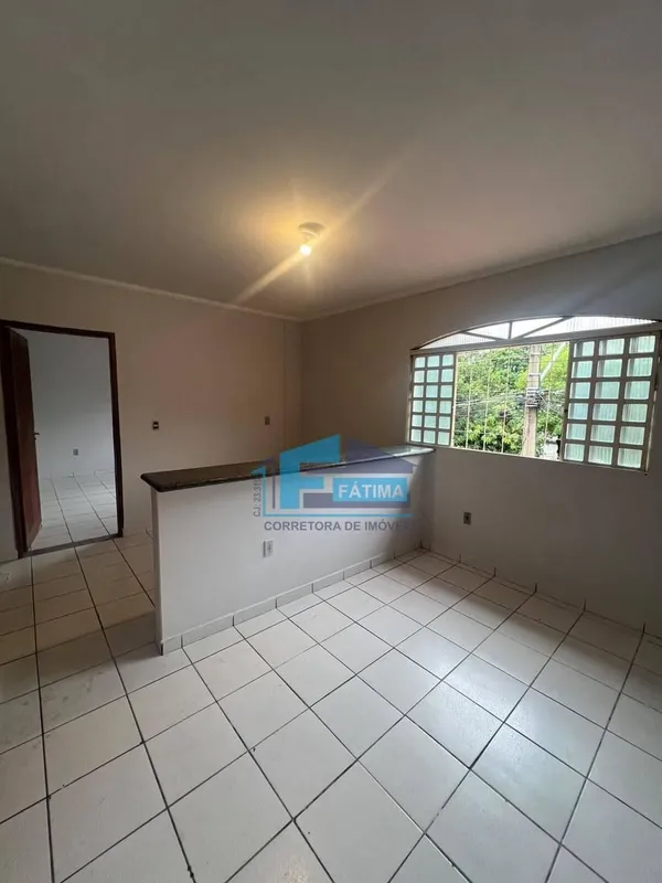  APARTAMENTO PARA ALUGUEL - QS 04 CONJUNTO 05Apartamento no 1º andar, bem ventil...