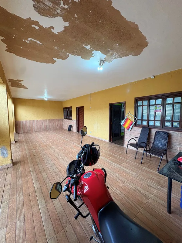 Sobrado: 06 quartos, 05 banheiros, espaço de conveniência com banheiroParte deba...