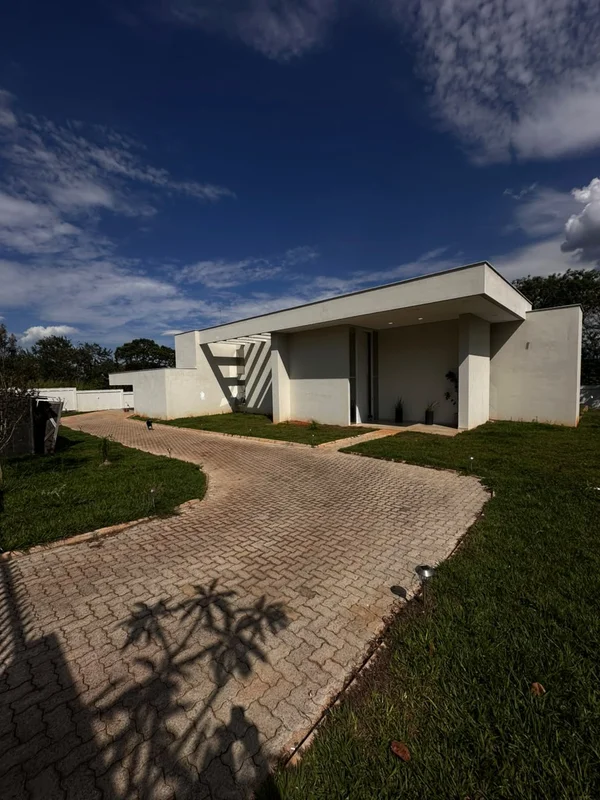 Casa nova térrea com 4 suítes em terreno de 2.500 m² | SMPW 17 – Park WayUma res...