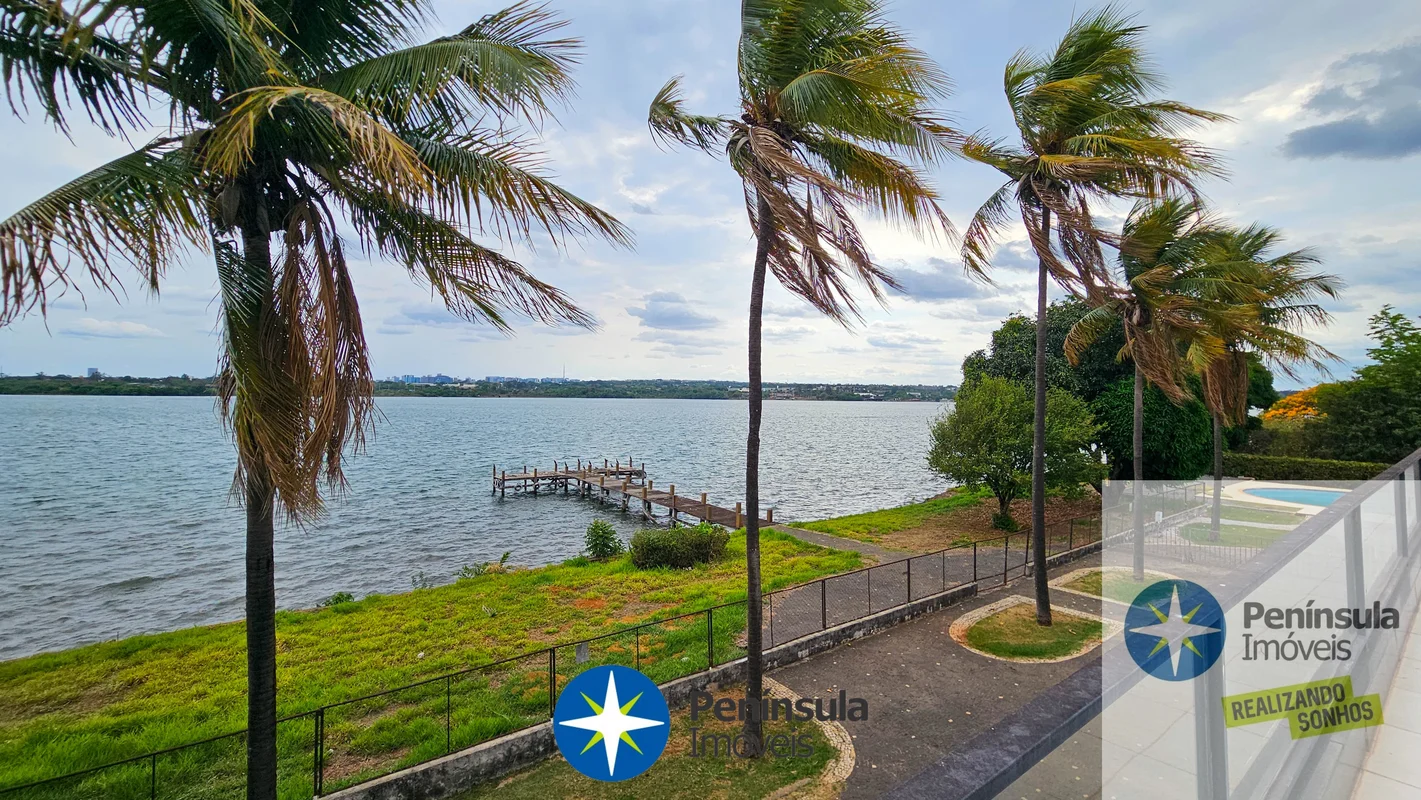 Casa em terreno beira lago. Ponta de Picolé.Esta ampla casa à venda está localiz...