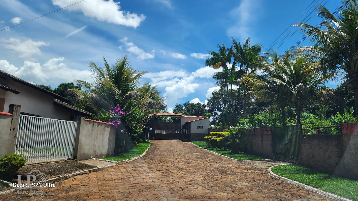 Bem perto de Brasília e Taguatinga, Ótima lote plano de 1300 m², com uma edícula...