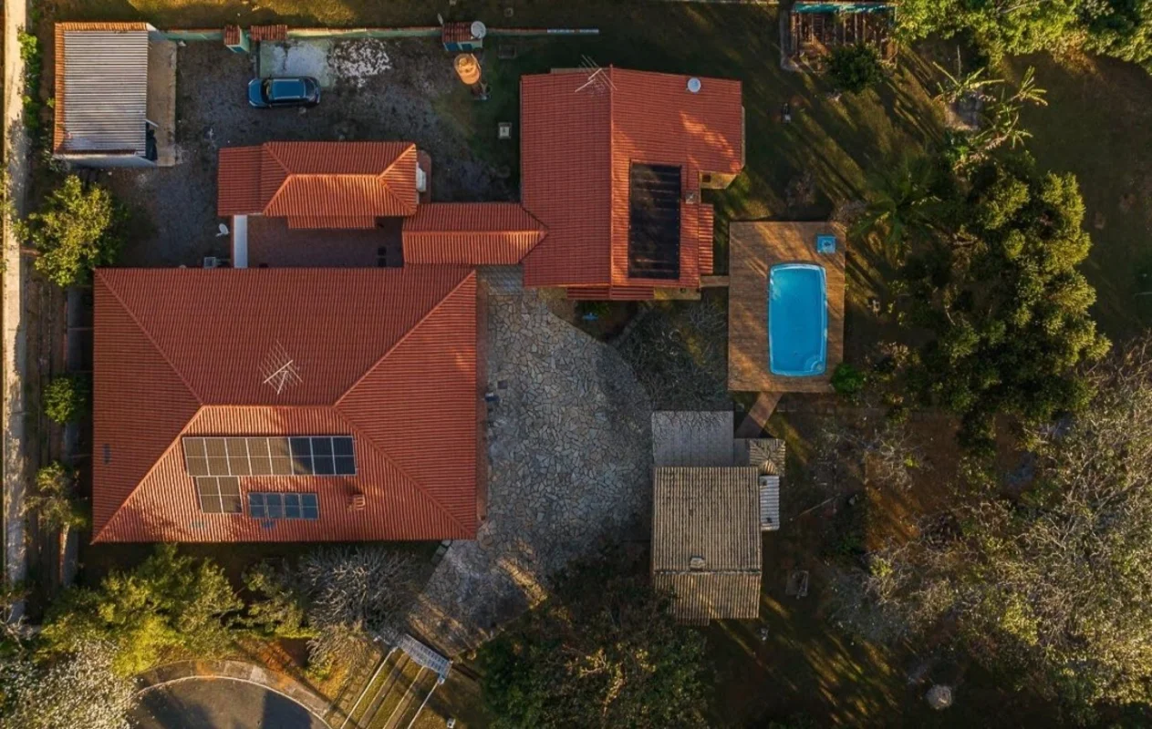 Imagine viver em uma residência de 8 quartos e 4 suítes, com toda a comodidade d...
