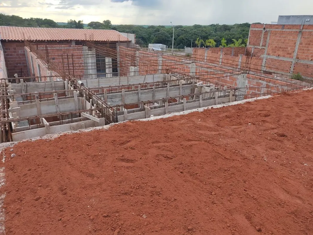 Excelente oportunidade para você que deseja investir ou construir a própria casa...