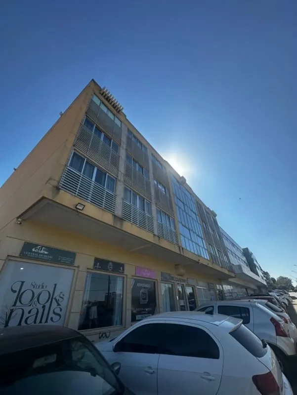 Apartamento no seguinte formato :- 1 quarto ;- sala/cozinha com armários;- banhe...