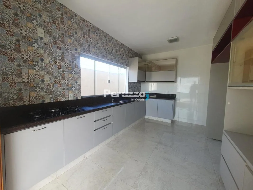  São Francisco II | Casa Térrea de 3 Quartos, sendo 1 Suíte | R$ 5.000,00 | Cond...