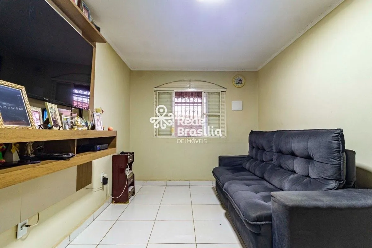 QNP 15 | Casa com 4 Quartos sendo 1 Suíte - Aceita Financiamento - com 1 Vaga de...