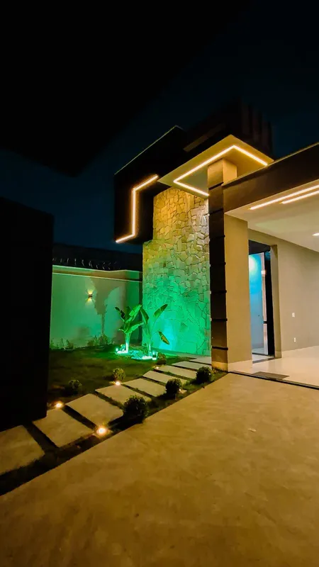 Casa com 3 suítes e piscina à venda na Vila BrasíliaEnergia solar já inclusa.Lot...