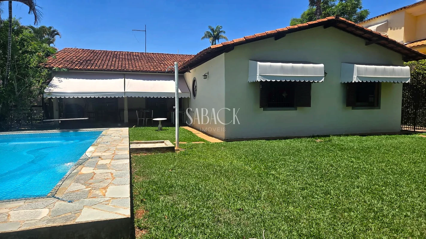 Tem casas que foram feitas para quem ama viver bem em cada cantinho. Esta é uma ...