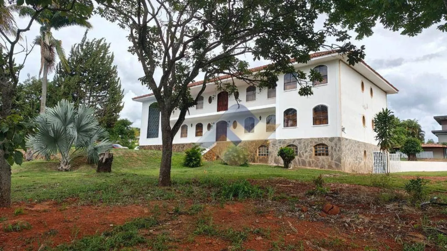 Propriedade excepcional com 10.800 m² na QI 26 do Lago Sul, uma das localizações...