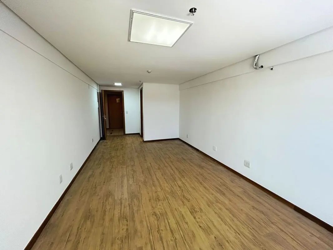 Excelente Sala - Shopping Deck Norte;- Sala com piso vinílico;- 01 banheiro;- Pi...