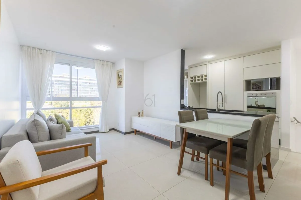 Duplex reformado de 2 suítes, nascente, com 2 vagas e vista livre no NoroestePar...
