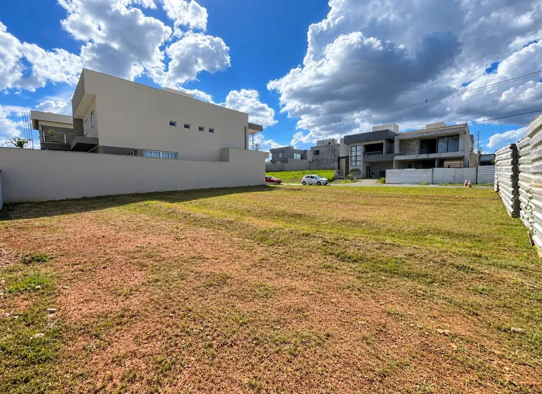 Lote no Jardins Sevilha 250m2, ótima localização no condomínio. 10/10/26