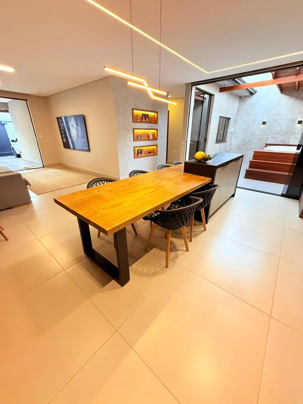 Casa moderna na qr 114 do Recanto das Emas composta por:3 quartosSendo 1 suíte c...