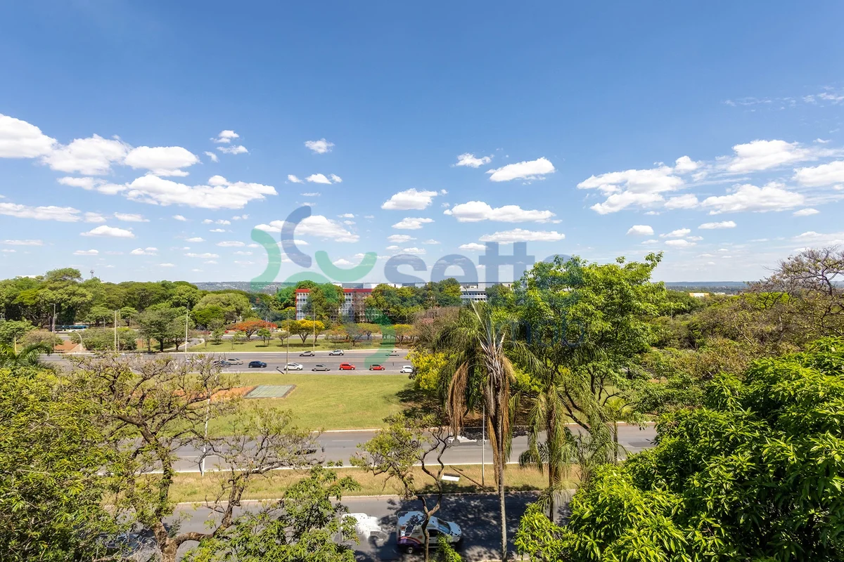 Apartamento para reforma, com potencial de transformar a dce em escritório. O gr...