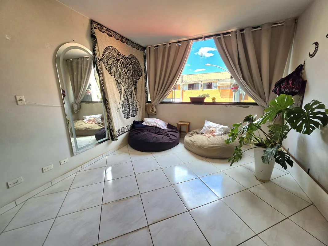 Descubra uma oportunidade especial na CLN 410, ASA NORTE, Brasília, DF: uma char...