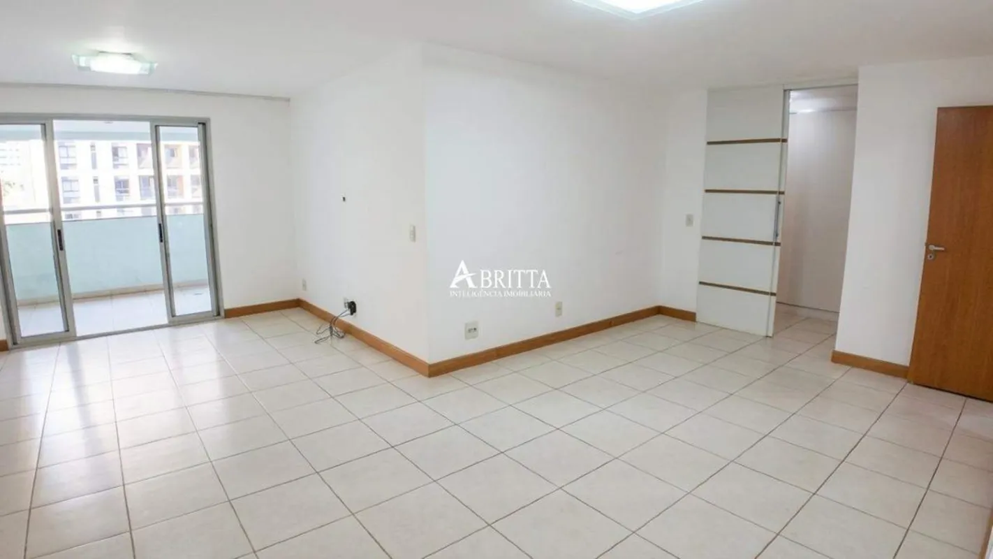 . 175m² . 4 Quartos . 3 Vagas . 4 BanheirosExcelente apartamento no Via Majestic...
