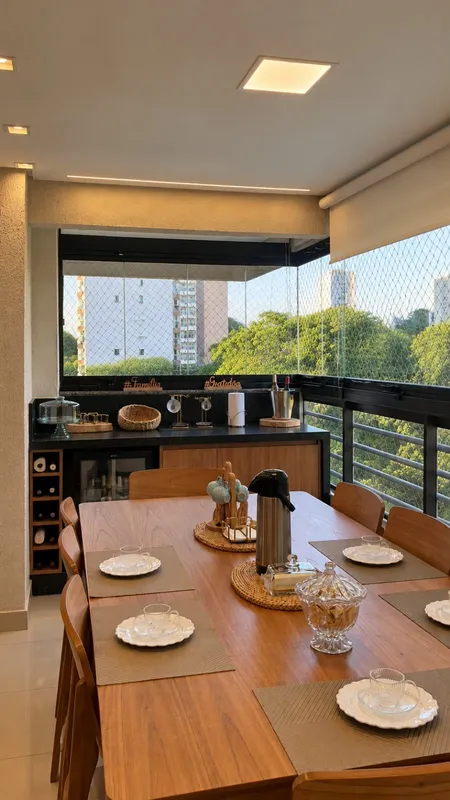 Este apartamento reúne conforto, funcionalidade e uma vista que valoriza a exper...