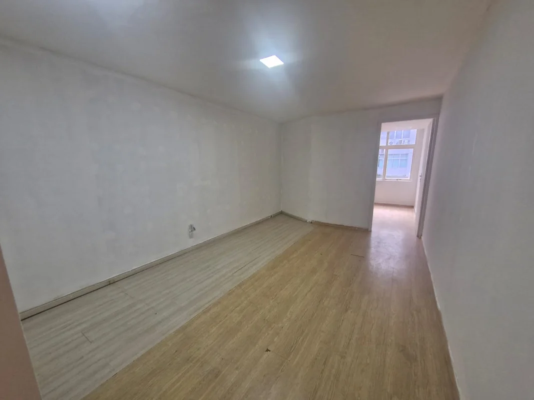 Sala comercial dividida, 1º andar, composto de 30m² de area privativa, composto ...
