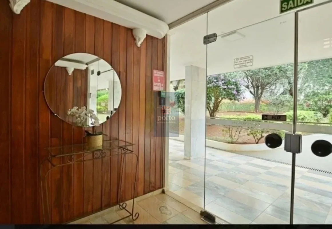 Conquiste seu novo lar na tranquila SQS 415, na ASA Sul, Brasília. Este apartame...