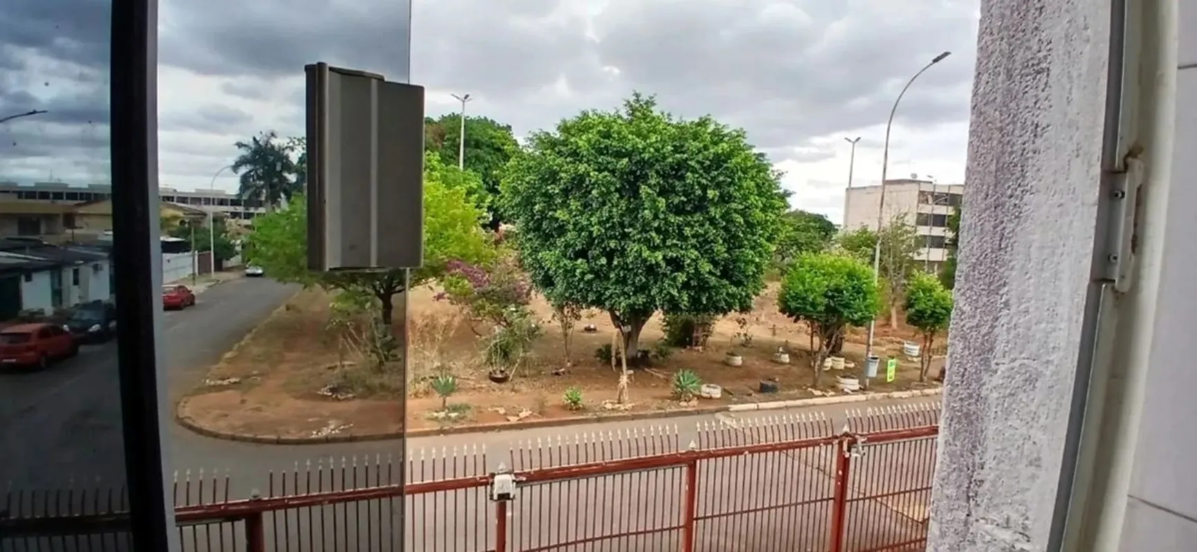 Apartamento de 02 quartos no primeiro andar, vazado, com 56 m² de área privativa...