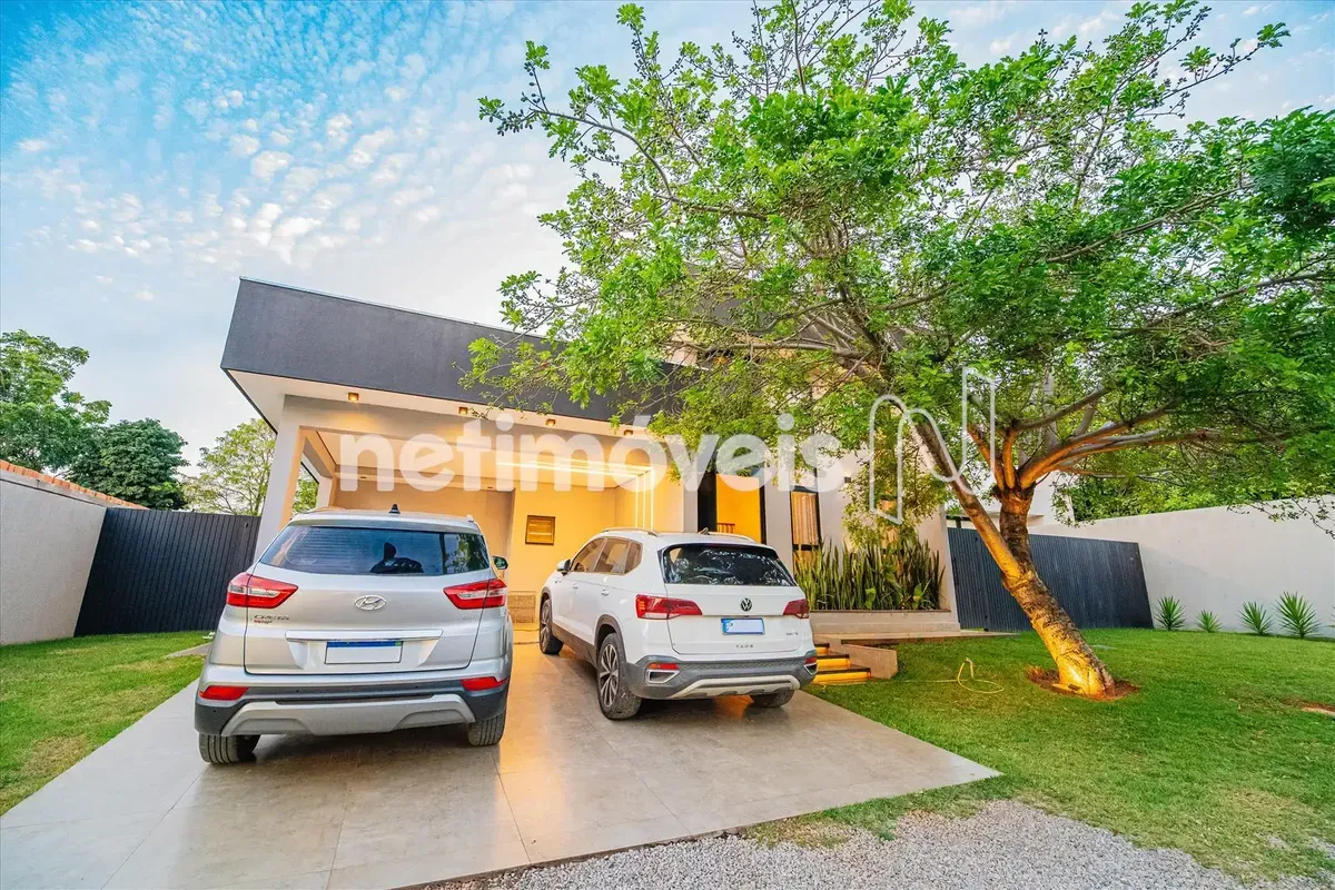 CASA MODERNA | 389m² CONSTRUÍDOS | 3 SUÍTES | CONDOMÍNIO FECHADO Arquitetura con...