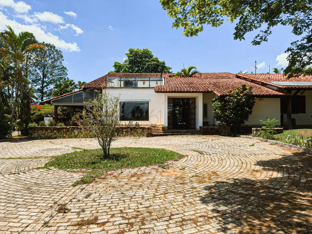 Casa colonial com 4 quartos em terreno de 12.000 m² à vendaCasa de arquitetura a...