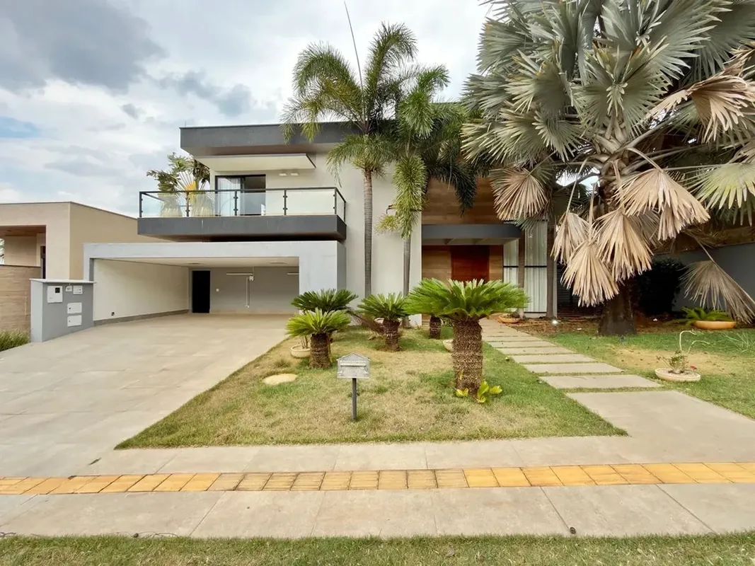 Sobrado à venda no Jardins Milão, em Goiânia, com 533 m² de área construída em t...