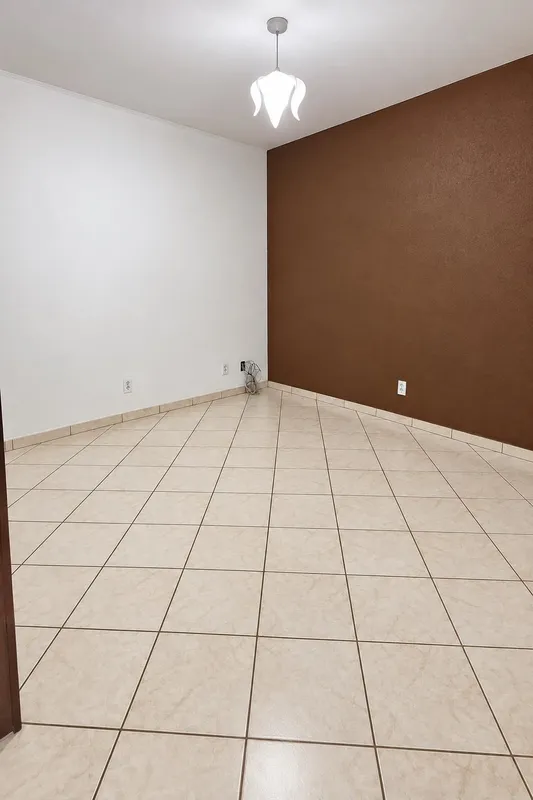 CASA À VENDA NO SÍTIOS SANTA LUZIAExcelente oportunidade para quem busca espaço,...