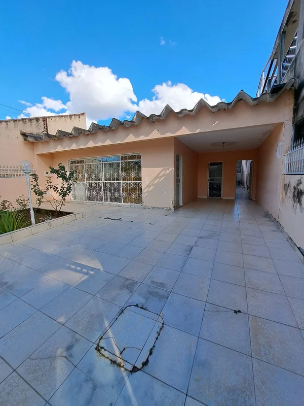 Venda casa QSC 05 ampla e central - Taguatinga Sul360m² 4 Quartos3 Vagas3 Banhei...