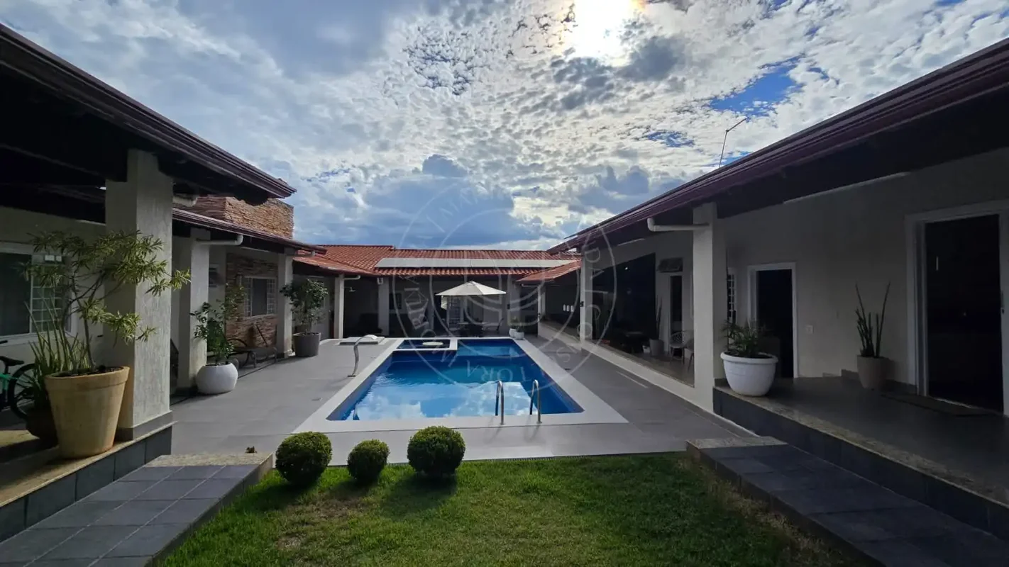 CASA TÉRREA COM MUITO ESPAÇO E SEGURANÇAExcelente casa térrea no Guará Park. Pla...