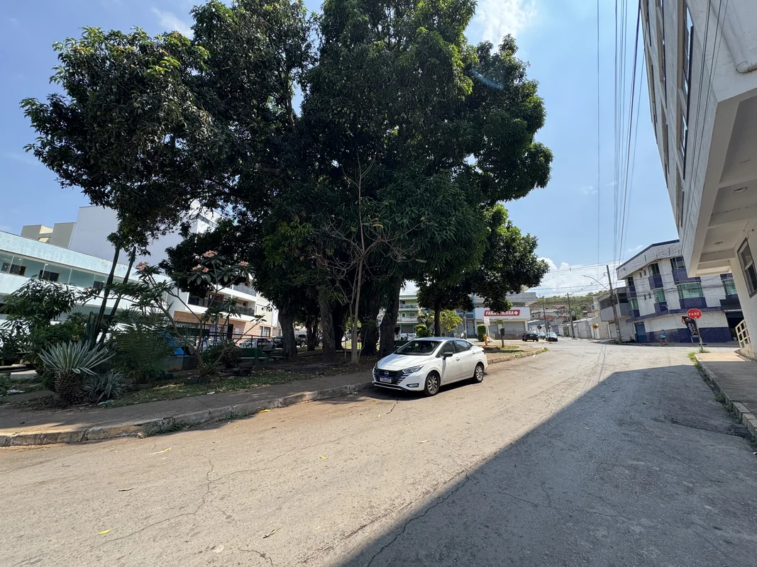 EXCELENTE LOTE DE ESQUINA À VENDA – RESIDENCIAL E COMERCIALÓtima oportunidade pa...