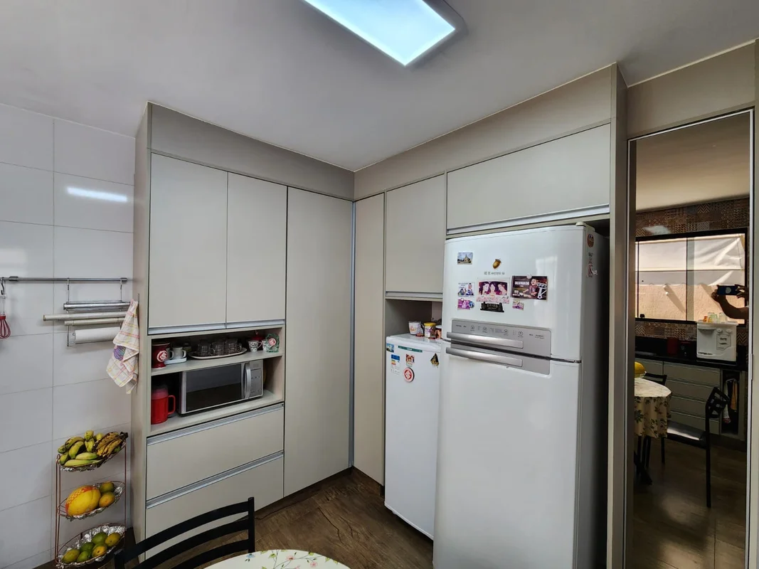 Descubra a sua nova casa no coração do Guará: uma espaçosa casa térrea com 3 dor...