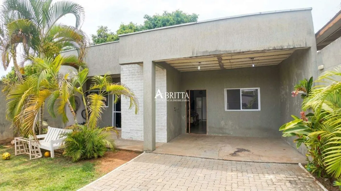 Casa com 2 quartos, suíte máster com closet, quintal e área gourmet com churrasq...