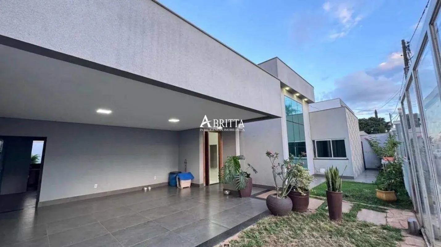 Se você procura uma casa ampla, confortável e com segurança para toda a família,...