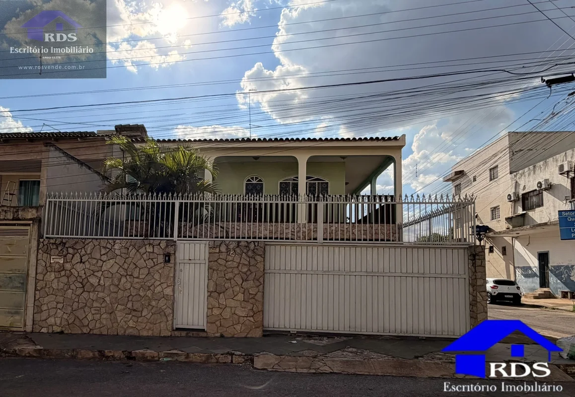 Quadra 24 — Localização privilegiada, próxima à Papelaria Jota, academias, droga...